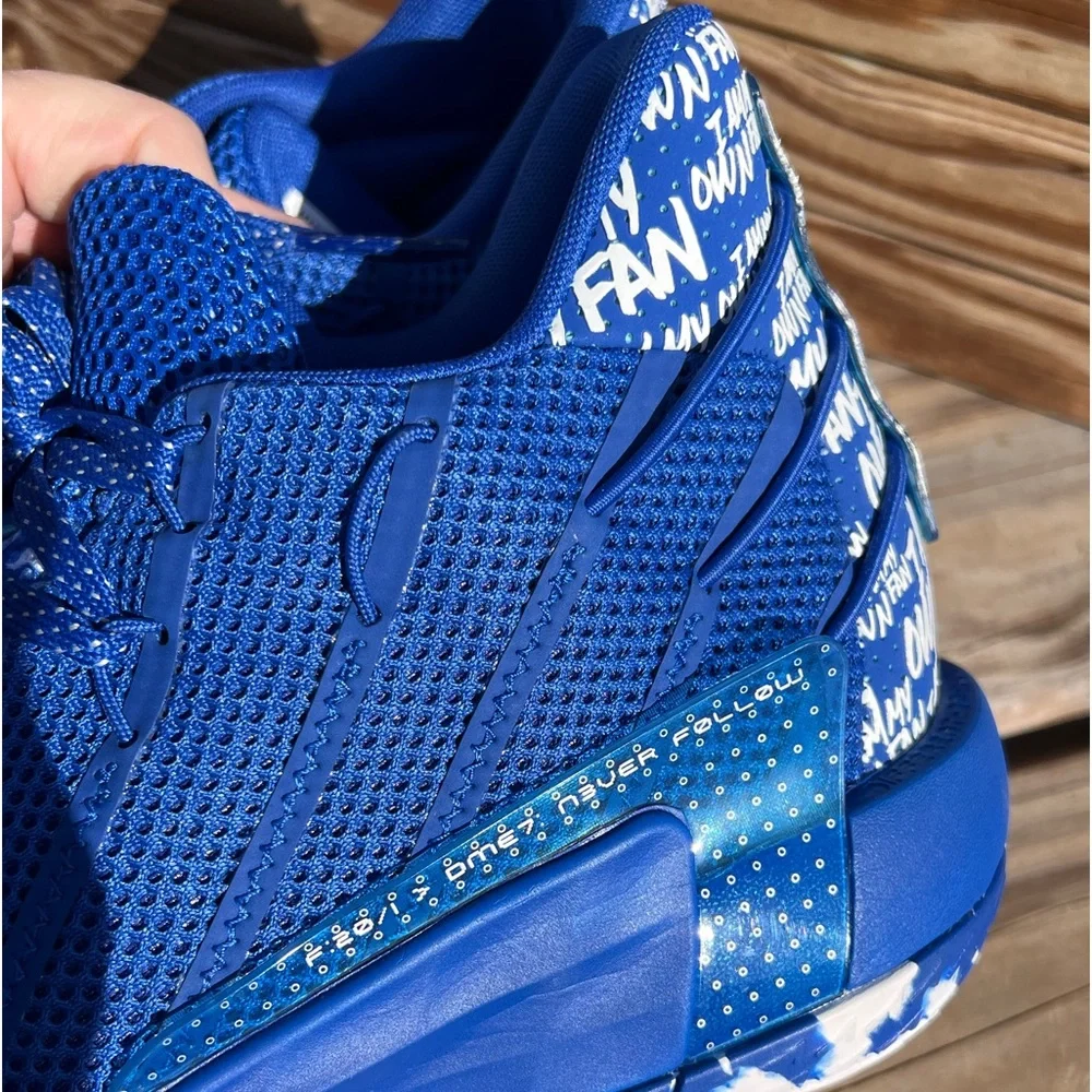 - Adidas Sz 12 Dame 7 ‘I Am My Own Fan’ Basketball Sneakers! LIKE NEW!